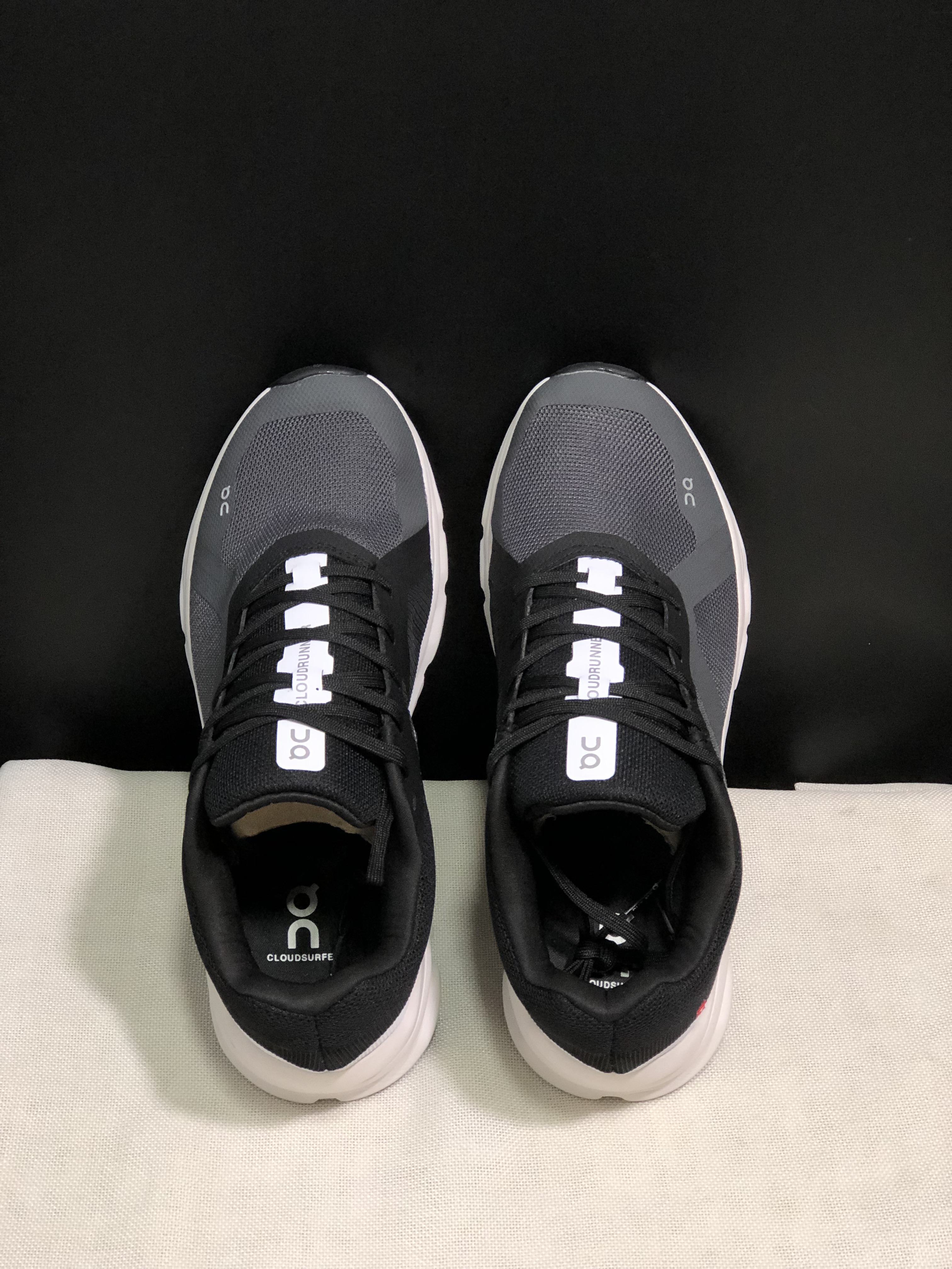 Tênis On Cloudrunner Preto Cinza Branco 56.99012 (DF)