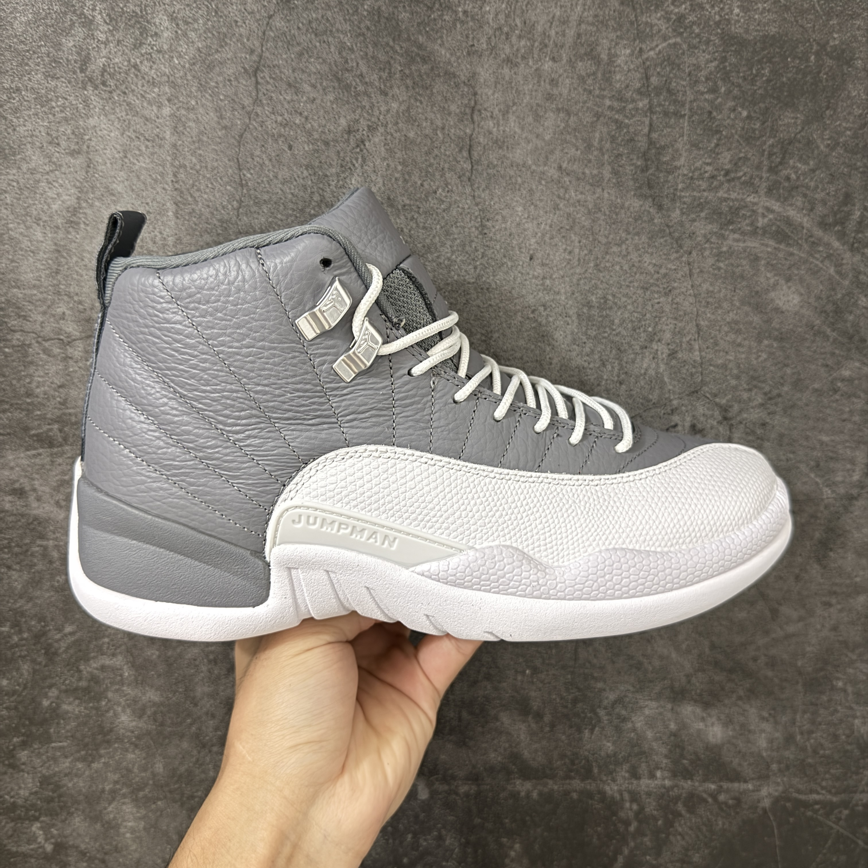 Tênis Air Jordan 12 Cinza Branco CT8013-015 (XP)