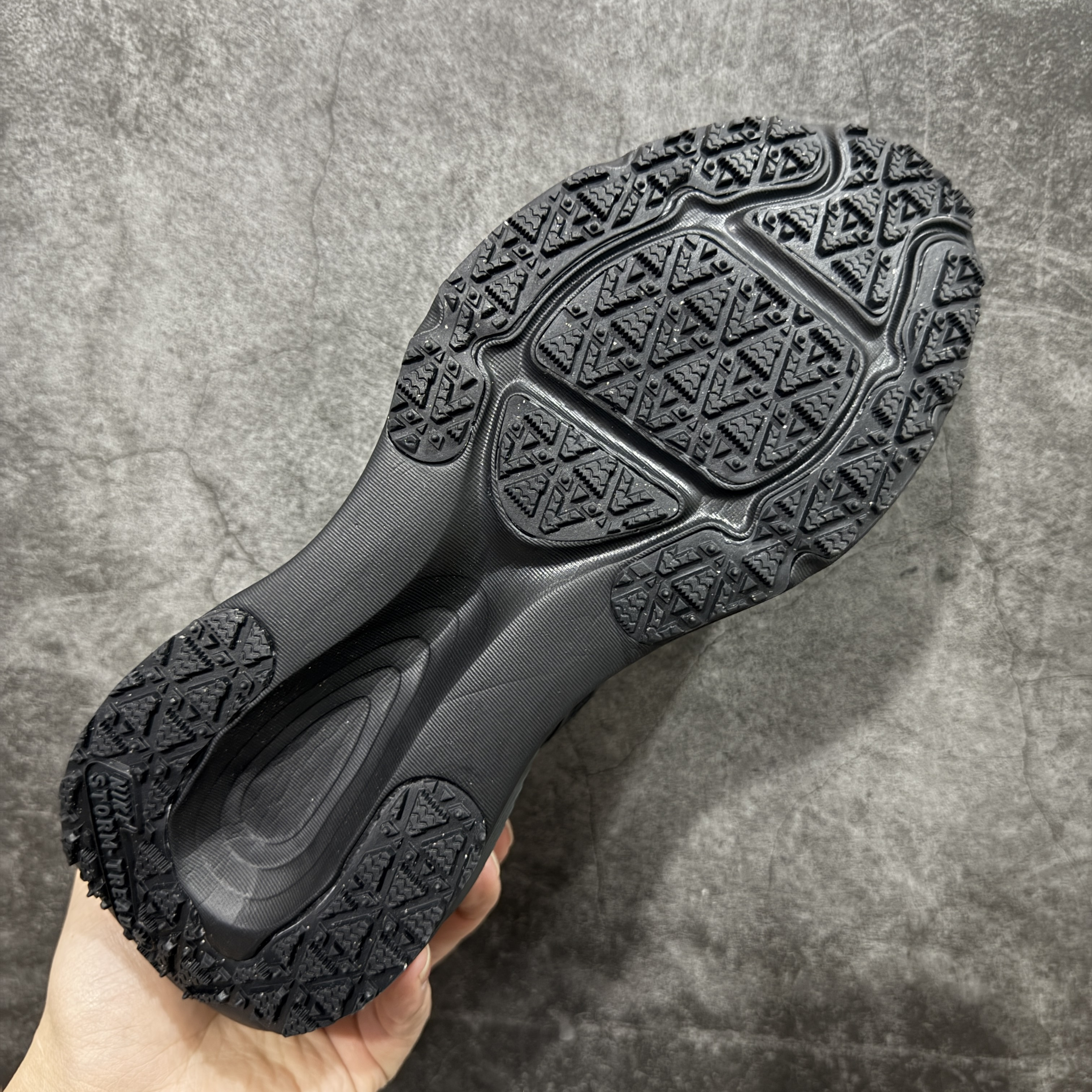 Tênis Nike Vomero 18 Preto HQ7001 -001 (XE)