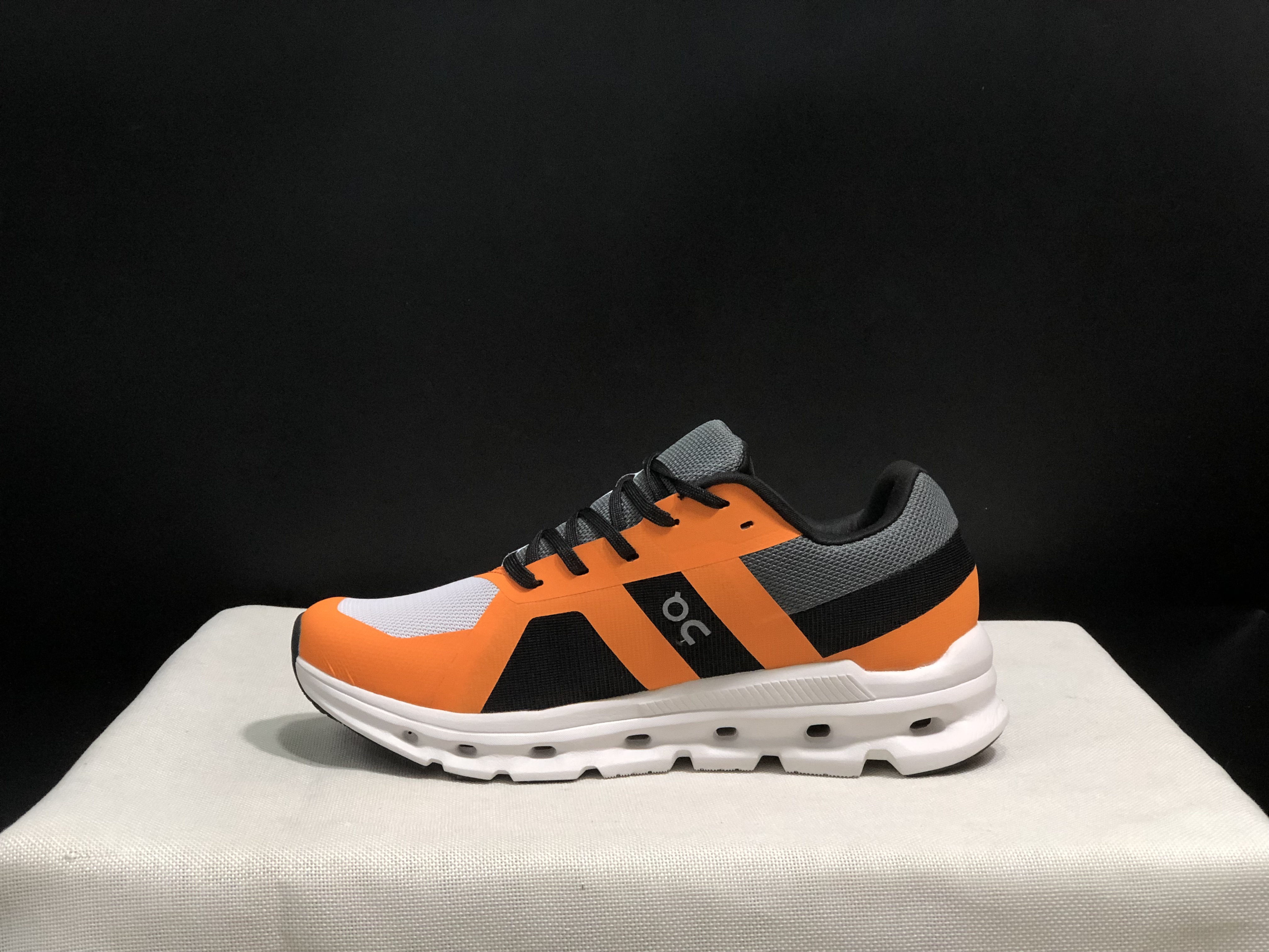 Tênis On Cloudrunner Laranja Cinza Preto 46.98644 (DF)