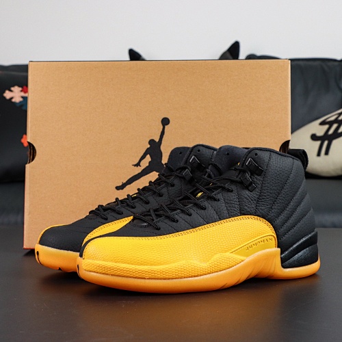 Tênis AIR JORDAN 12 Preto e Amarelo